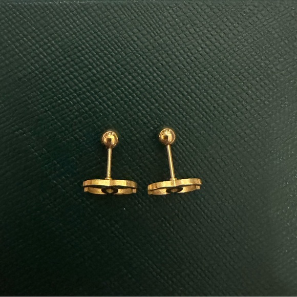 CC tiny gold studs - Picture 4 of 5